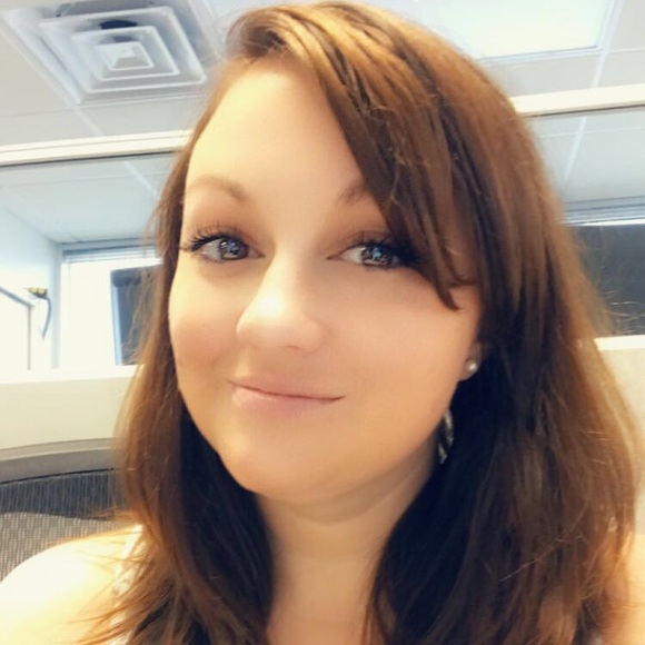 Meet your Posher, Stephanie - Picture 2 of 2